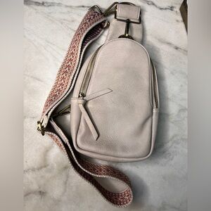 Urban Originals by Anthropologie Liberty Sling bag/Crossbody - faux leather